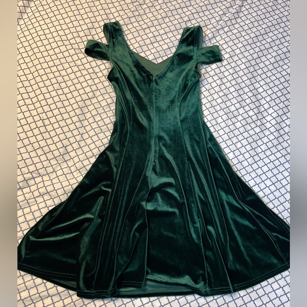 Chic Velvet Mini Dress in Deep Green